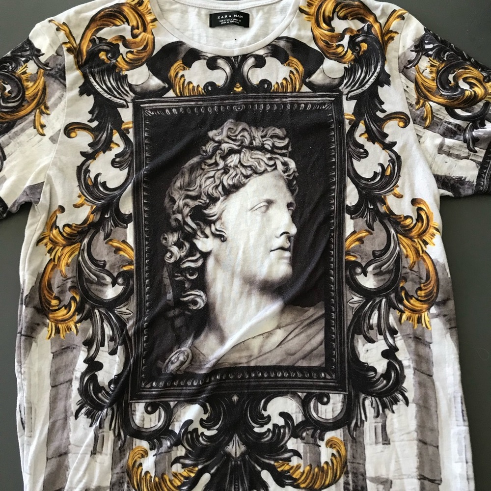ZARA MAN ROMAN DETAILS TSHIRT, SIZE L